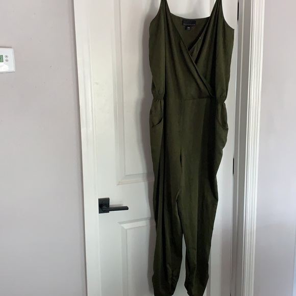 Attention Jumpsuit size Xl - Picture 2 of 9